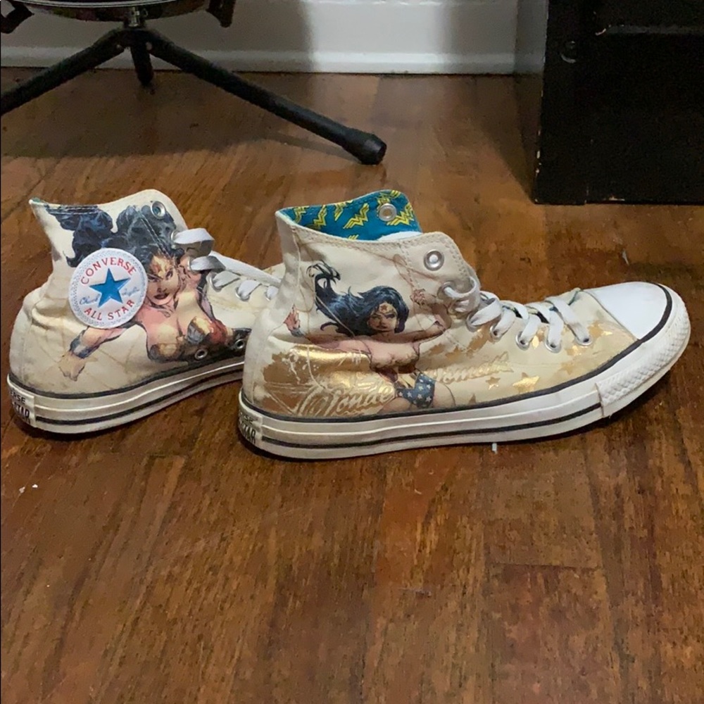 Wonder Woman Converse